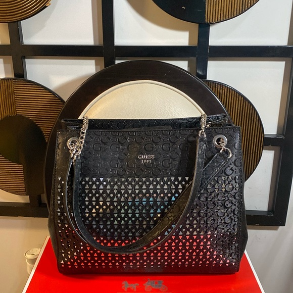 Guess bag brand new. - Picture 1 of 8